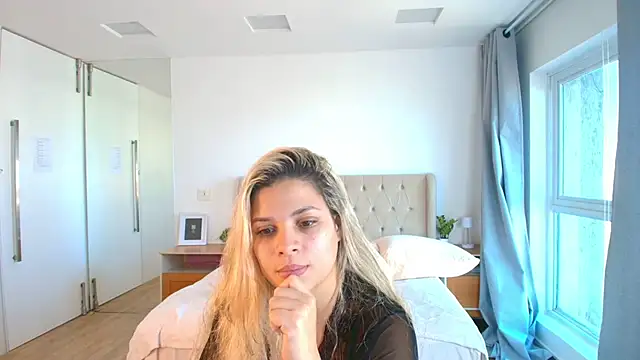 Florence_Ford Adlı Modelin Canlı XXX Sohbeti