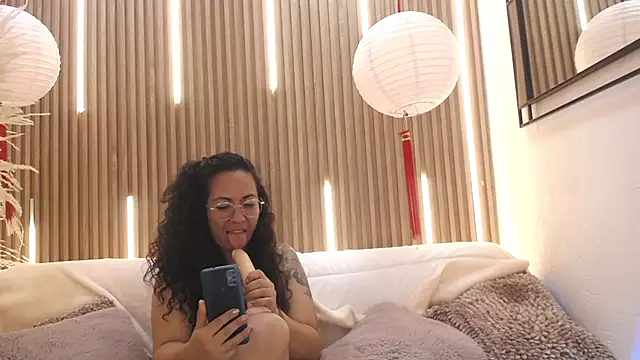 Velvet_Curly 即時 XXX 聊天