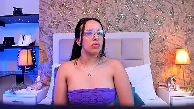 ValkyriaSteel's Live XXX Chat
