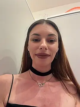 צ'אט XXX בשידור חי של CrystalClean