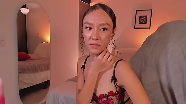 Chat +18 de ChloeMoreti ao vivo