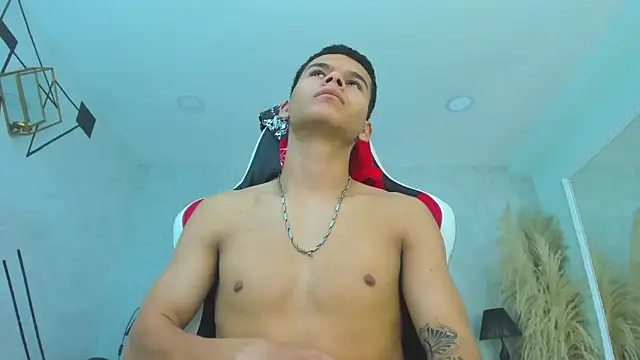 DylanRoyce_ Chat XXX in diretta