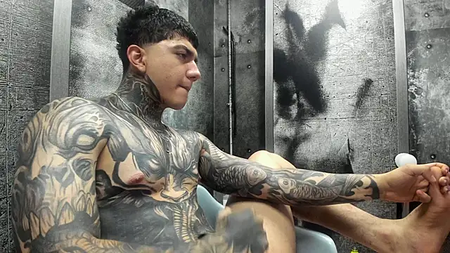 Gury_tattoo Chat XXX in diretta