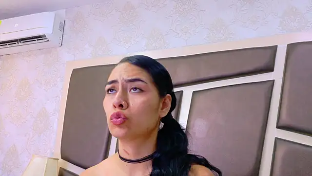 Chat +18 de NicoleEsposito ao vivo