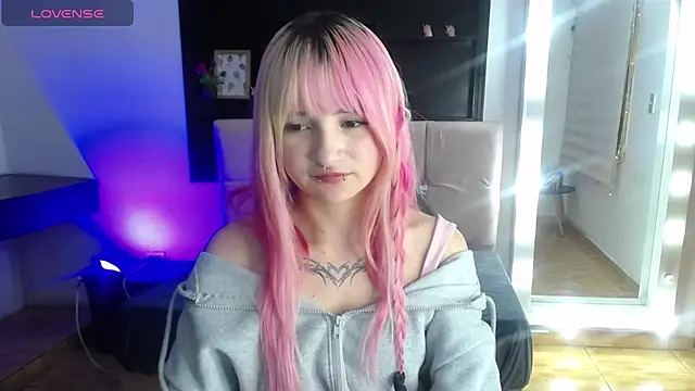 _Charlotte_Collins_'s Live XXX Chat