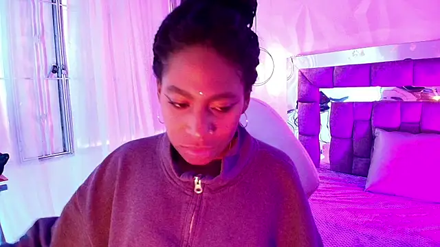Queen_perla_'s Live XXX Chat