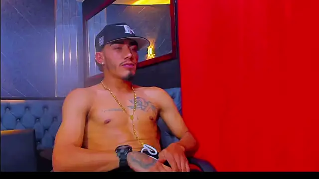 Dominant_kiing élő XXX-chatje