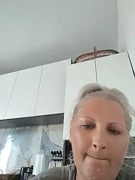 XXX chat uživo modela Divineblond