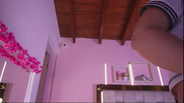 צ'אט XXX בשידור חי של emmy_r