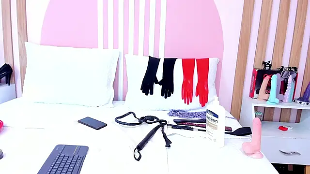 Chat XXX en directo de Valkiriia_wiine