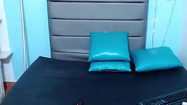 Chat +18 de casandraroberthrs707 ao vivo