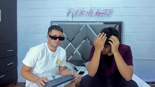 SilkBoys – Naživo XXX chat