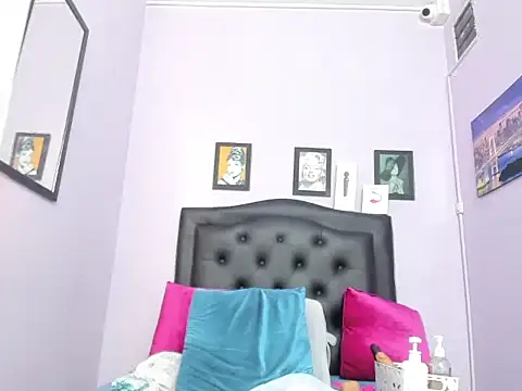monalind220 Adlı Modelin Canlı XXX Sohbeti
