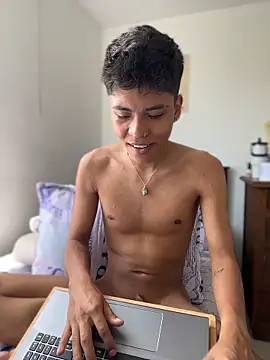 MaxiWildd Live XXX-Chat