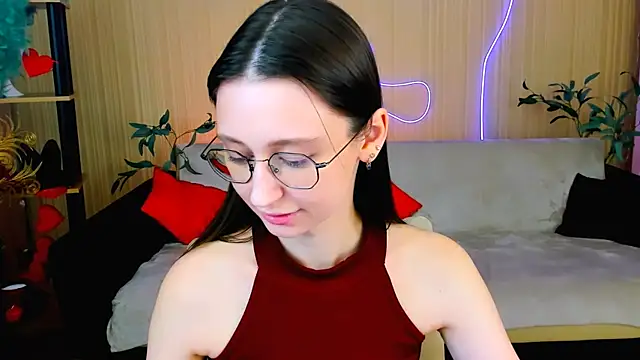 YourLovellyStory's Live XXX Chat