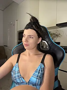 CurlyLara – Naživo XXX chat