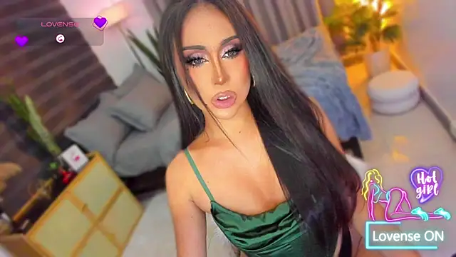 UrSluttyGoddess live XXX chat
