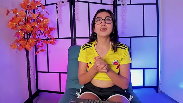 Chat +18 de eimy_castillo ao vivo