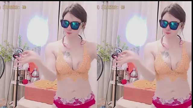 Luck_Lili_ Chat XXX in diretta