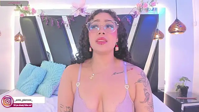 Chat +18 de antonelllepiercee ao vivo