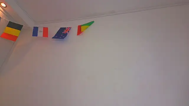 amara_queen_ Adlı Modelin Canlı XXX Sohbeti