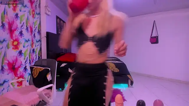 Chat +18 de aria_rouss ao vivo
