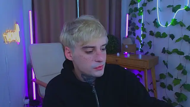 צ'אט XXX בשידור חי של drillfi11