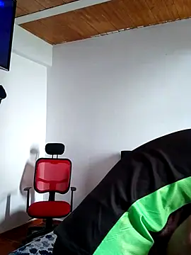 Ertestock élő XXX-chatje
