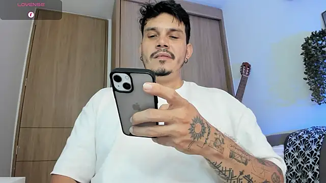 alejandro_stark élő XXX-chatje