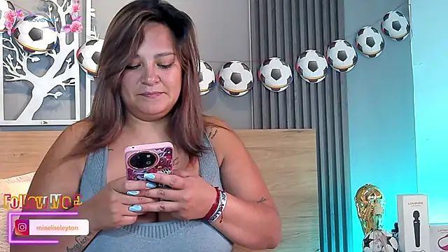 XXX chat uživo modela Elise-Leyton