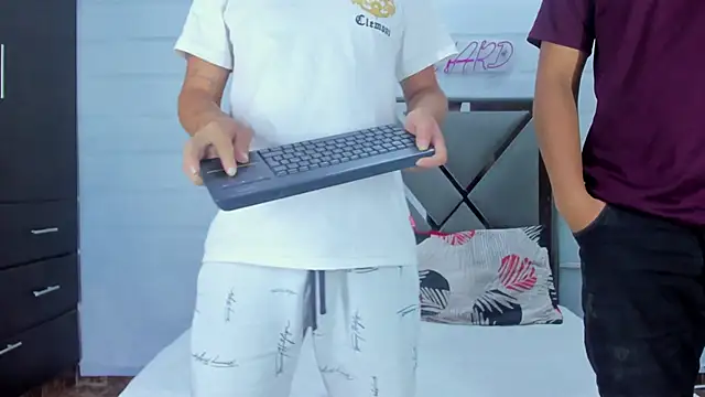 SilkBoys Live XXX-chat