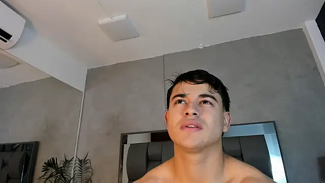 Charlie___Musk's Live XXX Chat