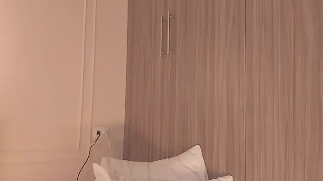 Emma-Velez Live XXX-Chat