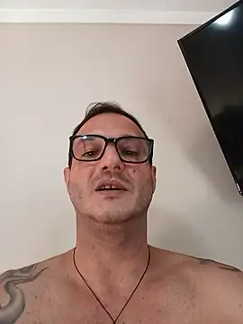 Show modela tio-roludo na web-kameri