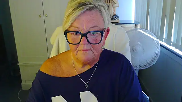 BridgetBlueEyes Live XXX-Chat