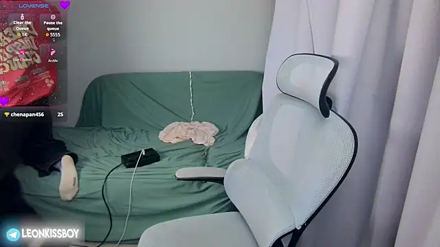 LeonBoykisser Live XXX-Chat