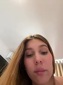 Nikii__ Adlı Modelin Canlı XXX Sohbeti