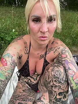 Chatroom XXX en direct de CoraDiamond
