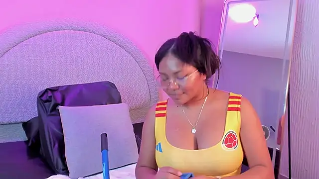 Živý XXX chat yeikafoxy