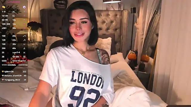แชท XXX สดของ ParisianDoll