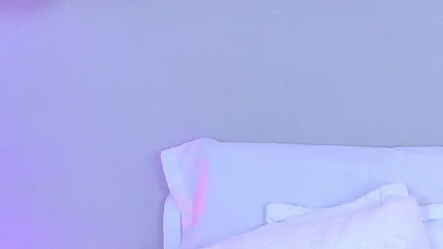 NaomiKlarc's Live XXX Chat