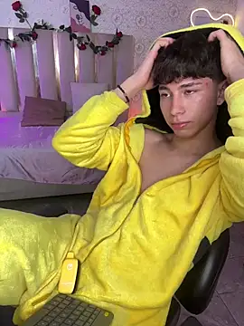 צ'אט XXX בשידור חי של kaelwolf_tay