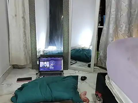 Pineappleflipped's Live XXX Chat