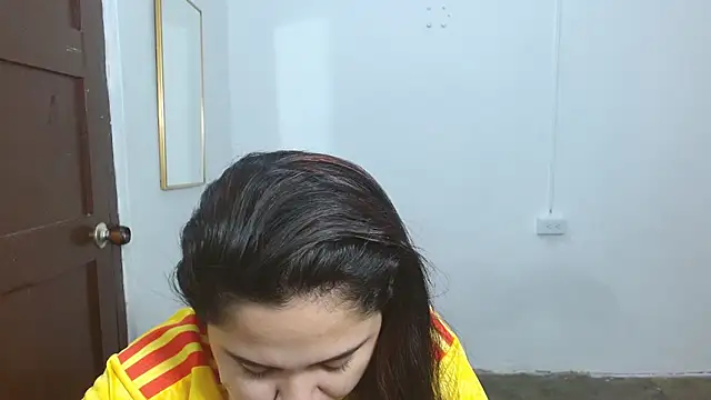 Thalian Adlı Modelin Canlı XXX Sohbeti