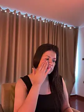Zandrina Adlı Modelin Canlı XXX Sohbeti