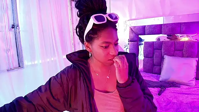 Queen_perla_ Adlı Modelin Canlı XXX Sohbeti