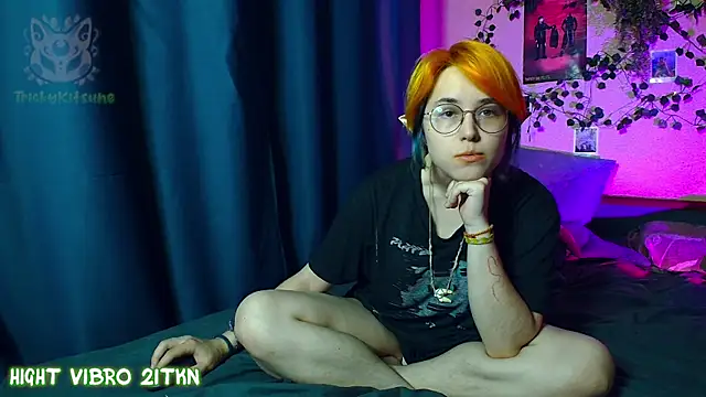 TrickyKitsune élő XXX-chatje