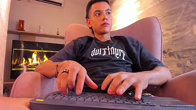 MathewAdamss – Naživo XXX chat