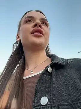 Chat +18 de KristiRich ao vivo
