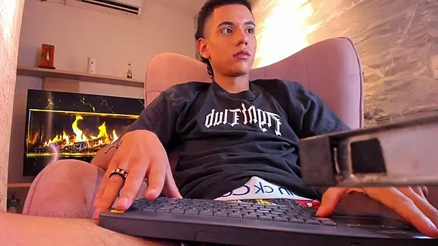 MathewAdamss লাইভ XXX চ্যাট
